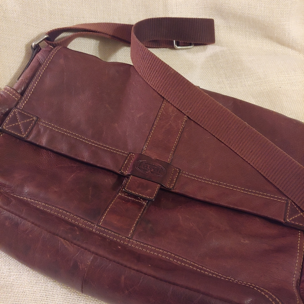 Fossil. Brown Leather EVAN Messenger Bag